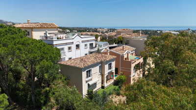 3 Bedroom Semi-Detached House in Nueva Andalucía - Image 2