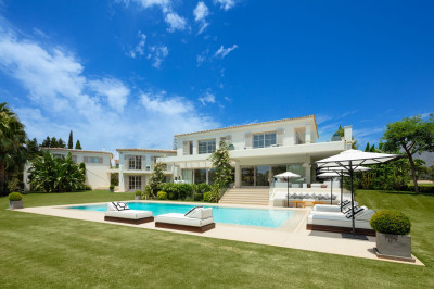 6 Bedroom Detached Villa in Nueva Andalucía - Image 5
