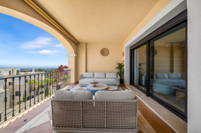 2 Bedroom Middle Floor Apartment in La Quinta - Image 1