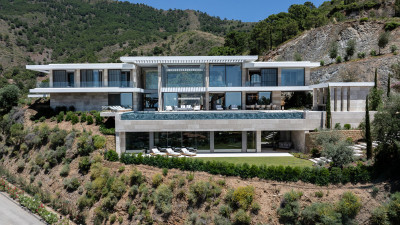 5 Bedroom Detached Villa in La Zagaleta - Image 2
