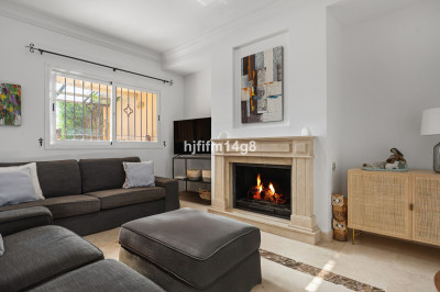 4 Bedroom Townhouse in Nueva Andalucía - Image 3